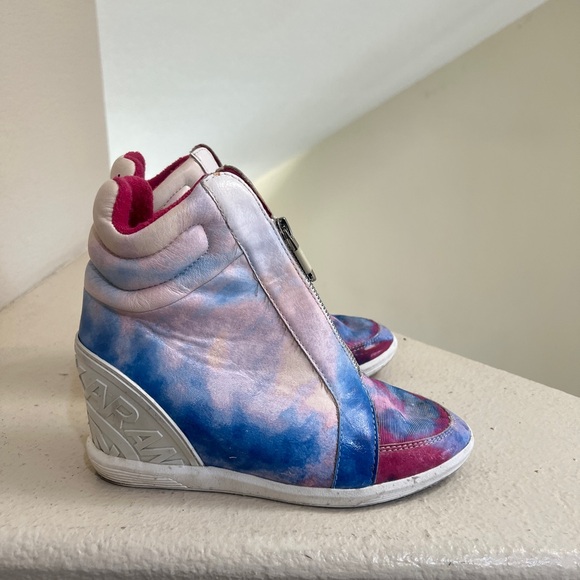 DKNY Christi Tie-Dye Y2K Wedge Sneakers Jungle Multi‎ fairy princess Colors US 7 - Picture 1 of 12